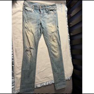 A&E light washed distressed skinny size 4